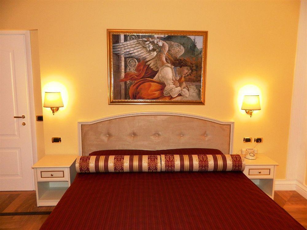 Отель Relais Frattina Рим Экстерьер фото