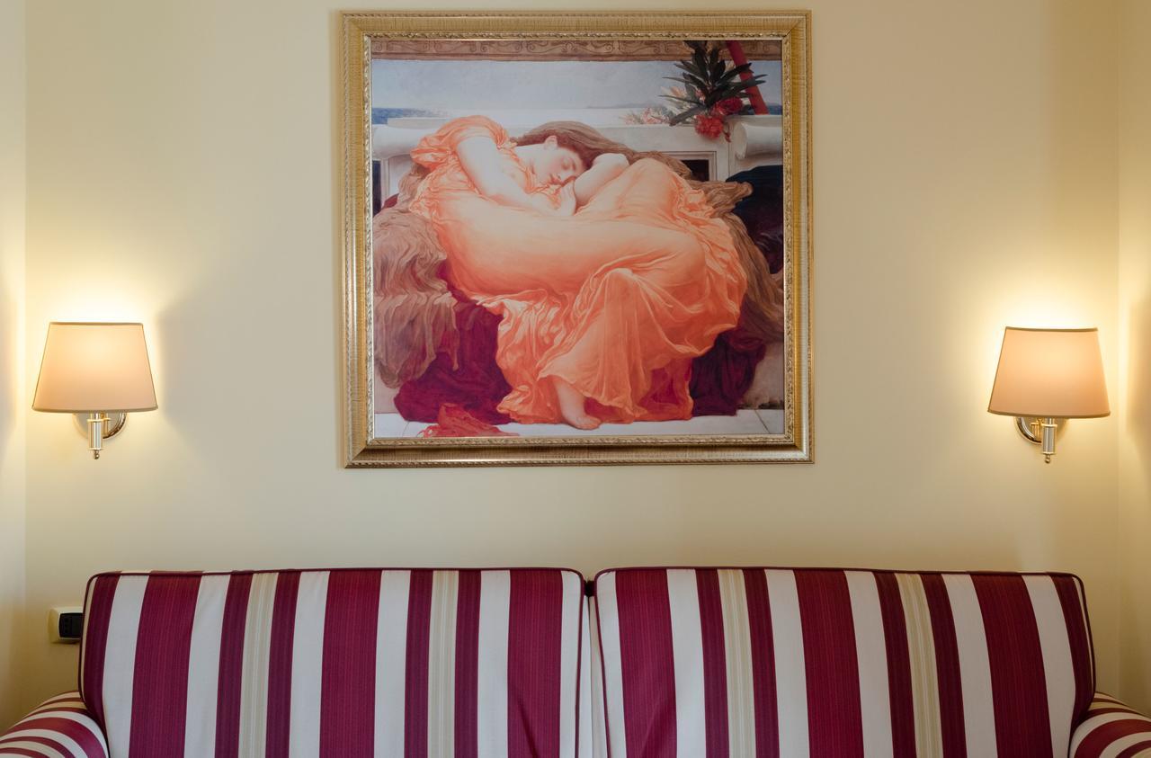 Отель Relais Frattina Рим Экстерьер фото