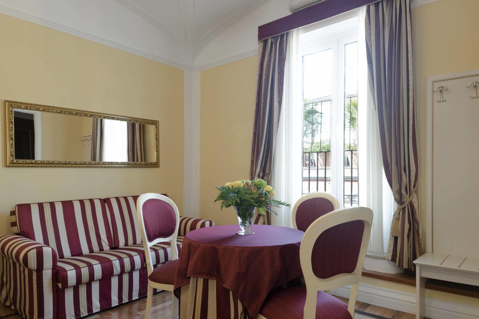 Отель Relais Frattina Рим Экстерьер фото