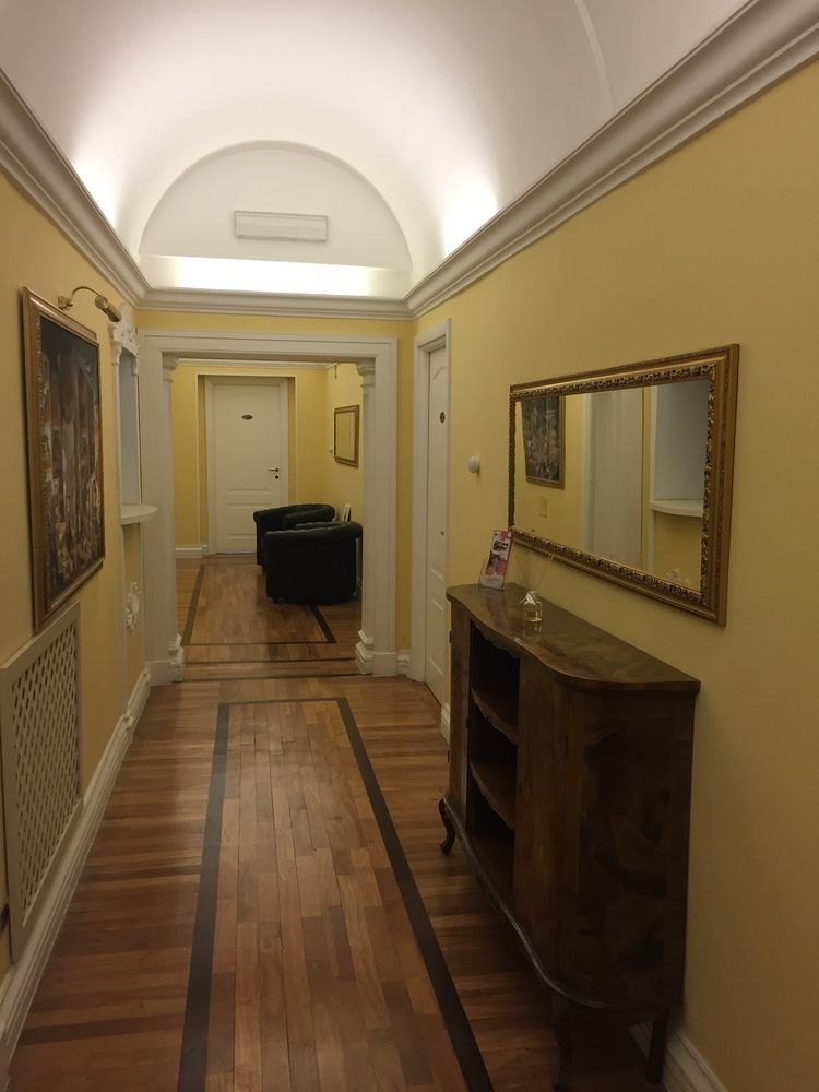 Отель Relais Frattina Рим Экстерьер фото